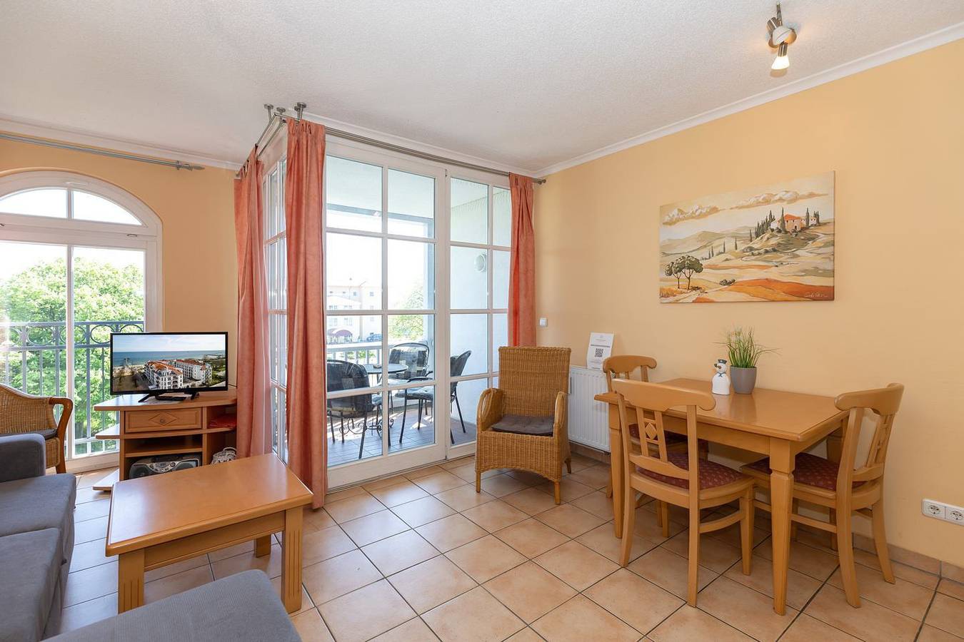 Appartement entier, Tolle Ferienwohnung direkt an der Ostsee mit Balkon und Blick zum Yachthafen in Ostseebad Kühlungsborn, Kühlungsborn