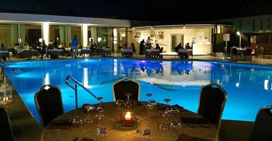 Hotel para 3 personas, con jardín además de piscina y jacuzzi - 1
