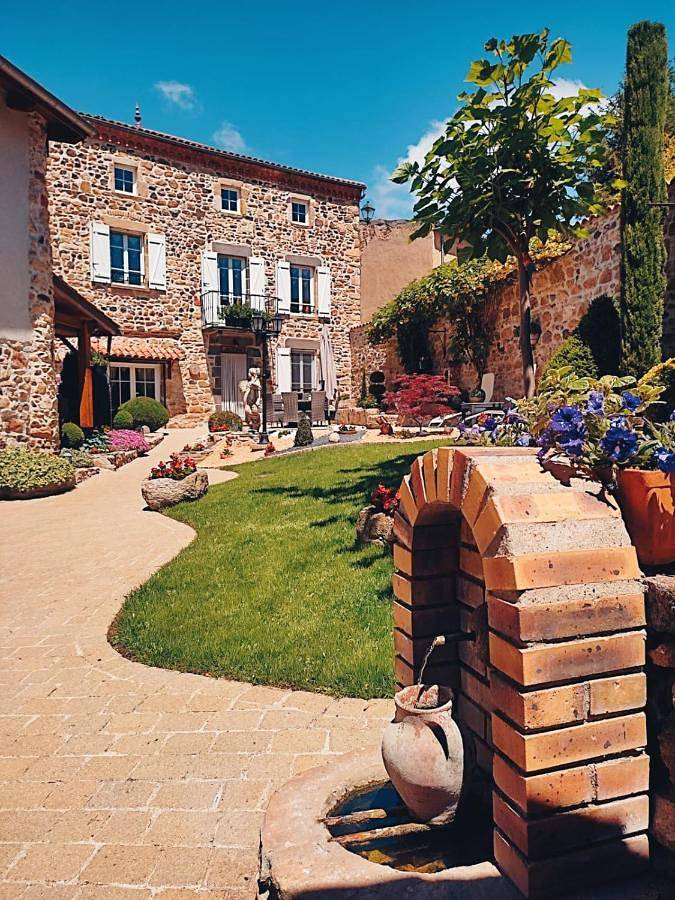 Le clos fleuri in Saint-Gervazy, Région de Besse-et-Saint-Anastaise