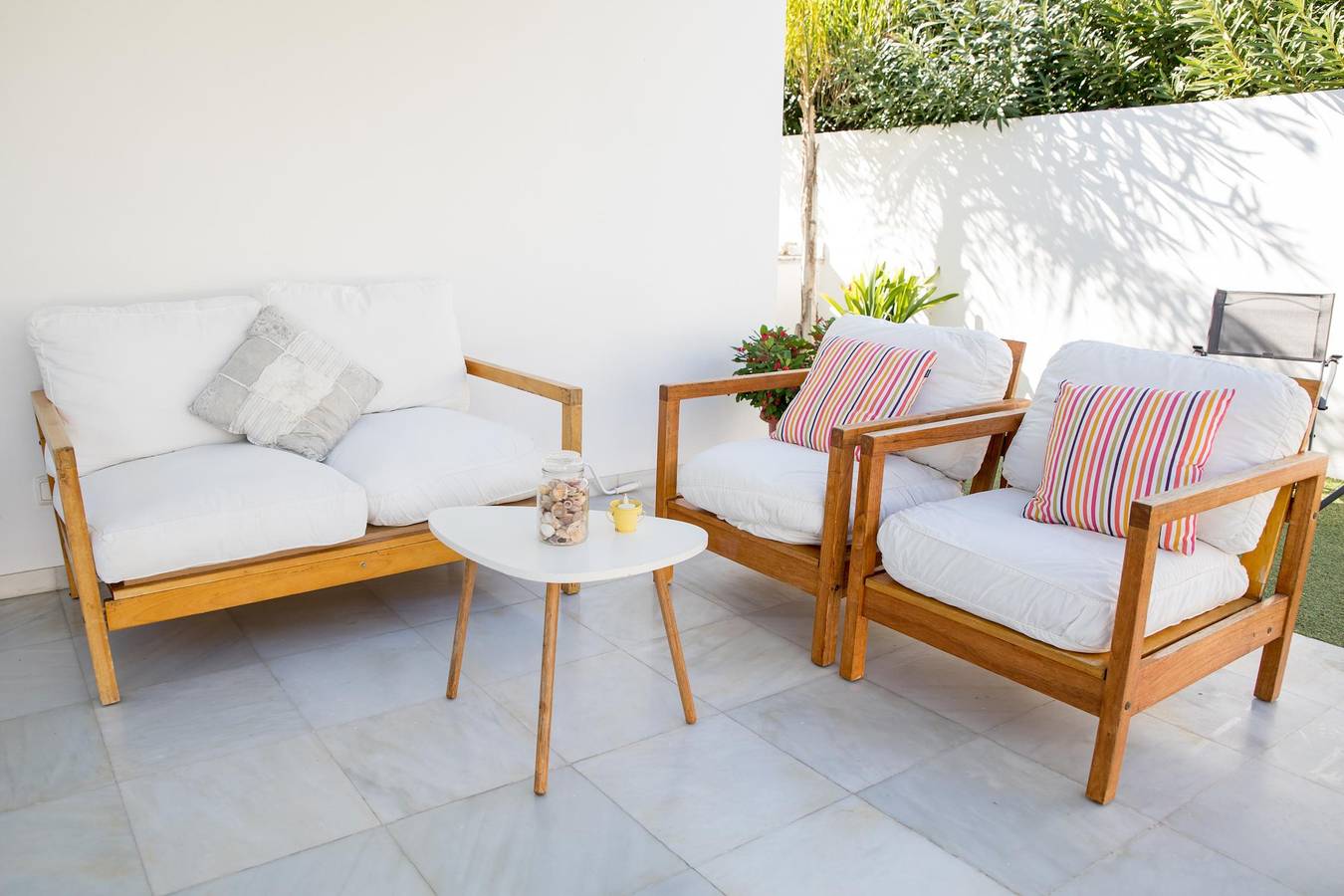 Pequeña villa primera línea playa 50m. Wifi. A/A. Parking. Barbacoa. Jardín privado. in Las Marinas, Dénia