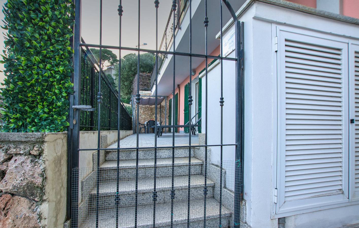 Ganze Ferienwohnung, Apartment am Meer mit Terrasse und Annehmlichkeiten, 600 m vom Strand entfernt in Bergeggi, Riviera di Ponente