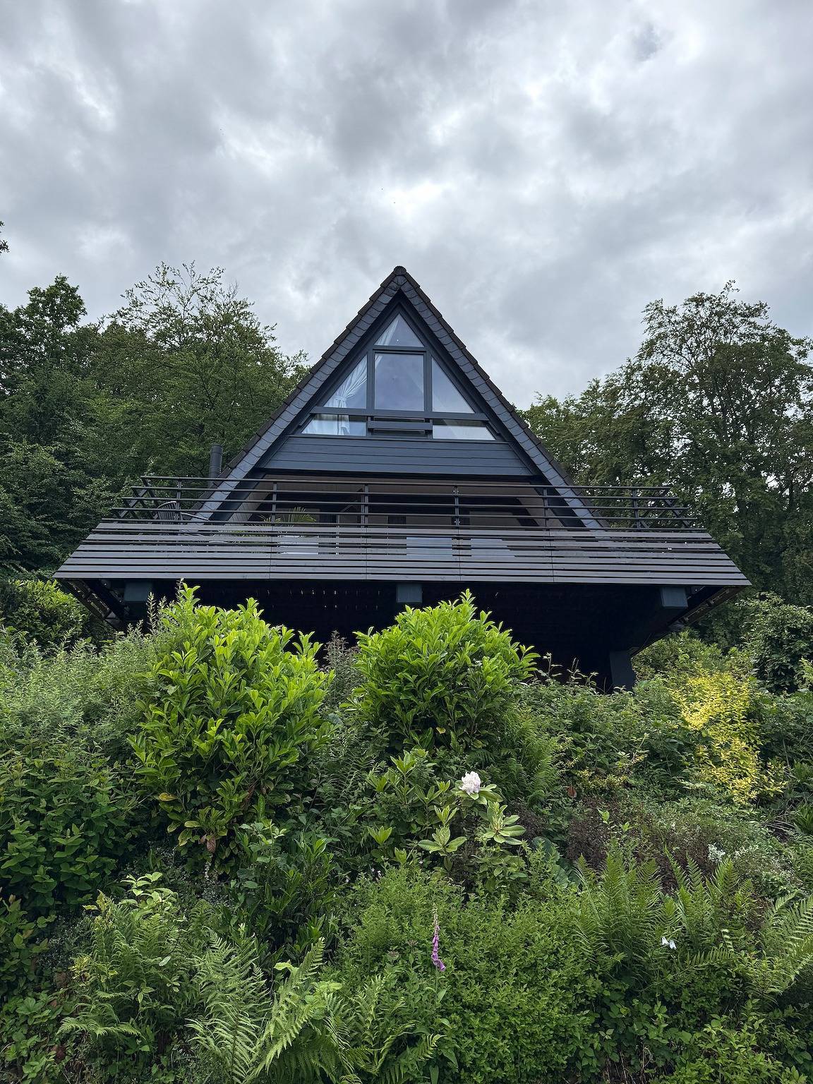 Ferienhaus 'Silva Lodge – Dein Haus am Wald' mit Waldblick, Privatgarten und Wlan in Hilchenbach, Kreis Siegen-Wittgenstein