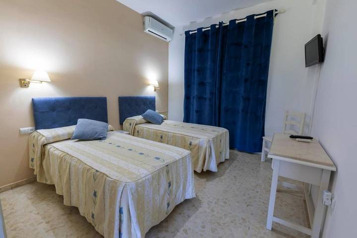 Gîte pour 2 personnes, avec piscine ainsi que terrasse et jardin, animaux acceptés à Almodóvar del Río - 3