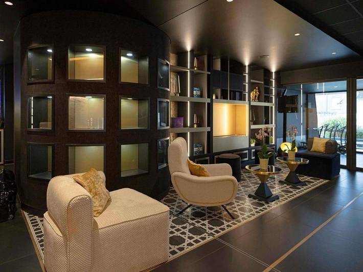 Hôtel pour 4 personnes, avec terrasse et piscine