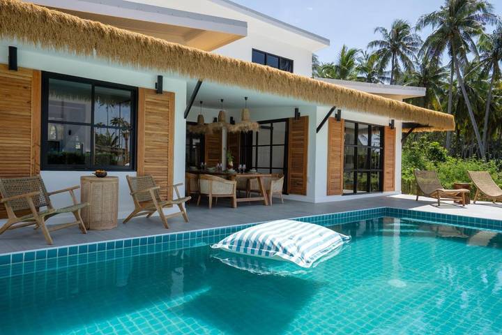 Location de vacances pour 10 personnes, avec piscine ainsi que terrasse et vue dans Koh Lanta