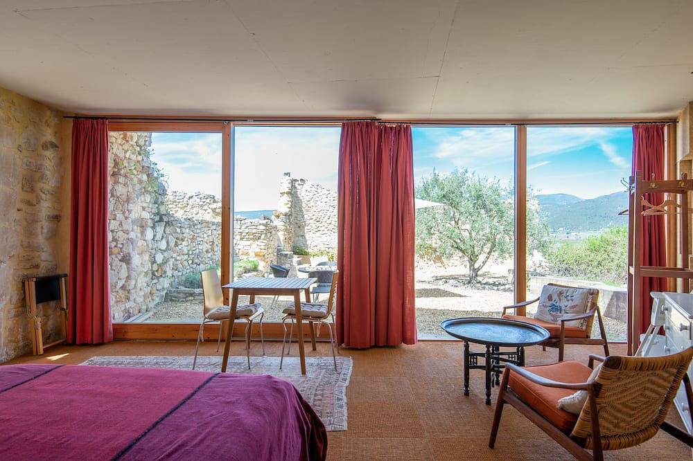 Ganze Wohnung, Remarkable architectural countryside appartment with far reaching views and pool in Villars, Regionaler Naturpark Luberon