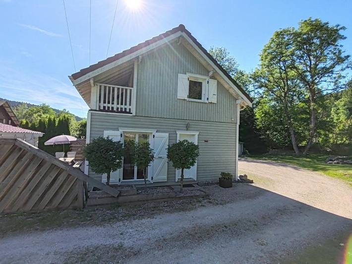 Chalet pour 8 personnes, avec Balcon et Terrasse ainsi que Jardin et Vue sur le lac dans Lac de Gérardmer