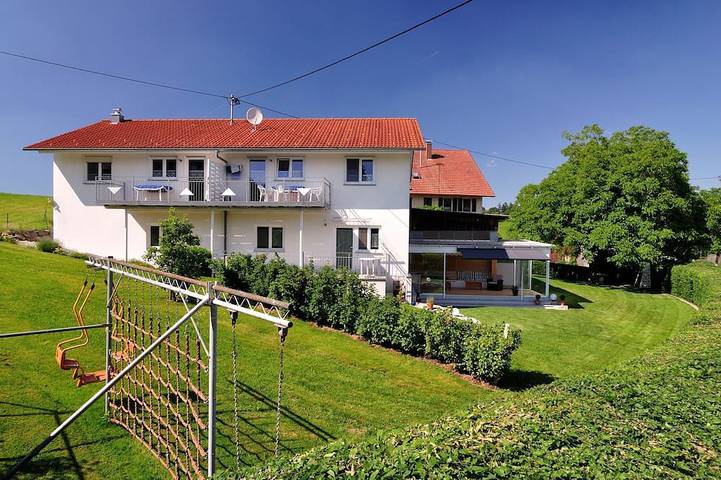 Ferienwohnung für 5 Personen, mit Balkon und Garten in Neukirch