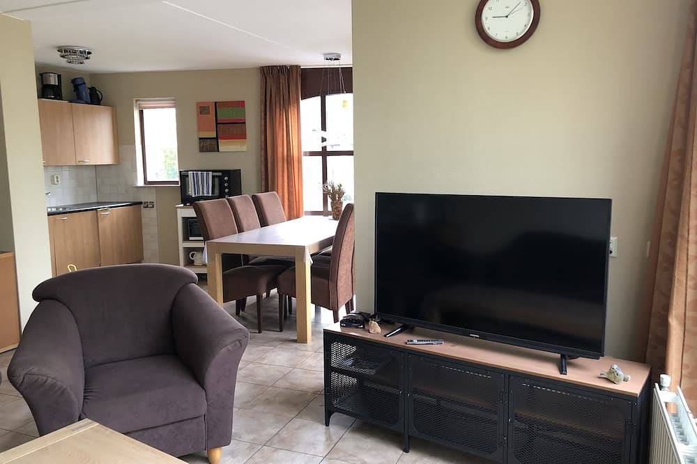 Holiday house \"White Shell\" - large garden - parking lot directly at the house in Brouwershaven, Grevelingenmeer