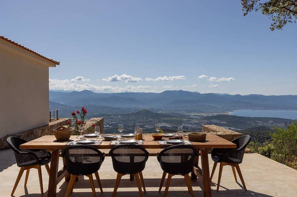 Villa Allegria with 6 bedrooms, swimming pool and sea view in Alata (Corsica), Ajaccio e dintorni