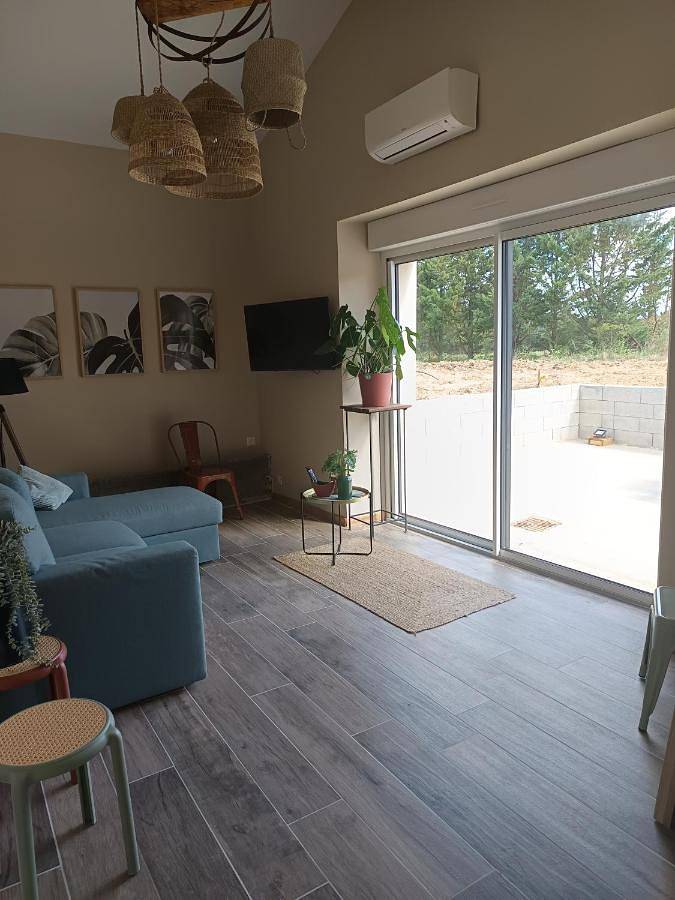 Two-Bedroom House in Carquefou, Région de Nantes