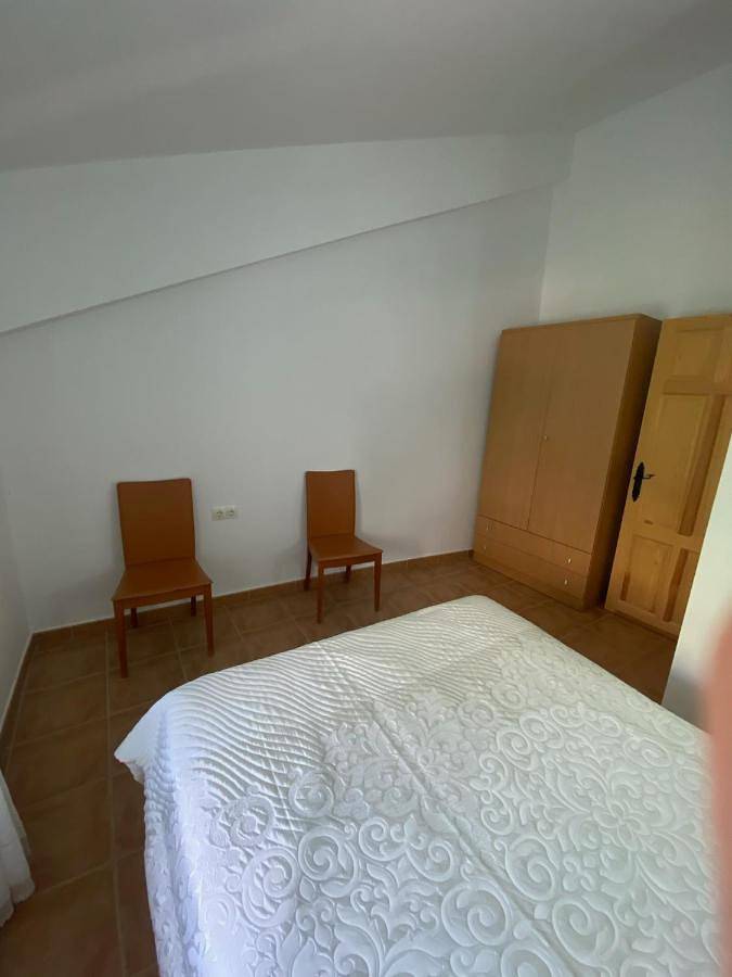 Apartamento para 7 personas, con balcón además de vistas y jardín en Nerpio