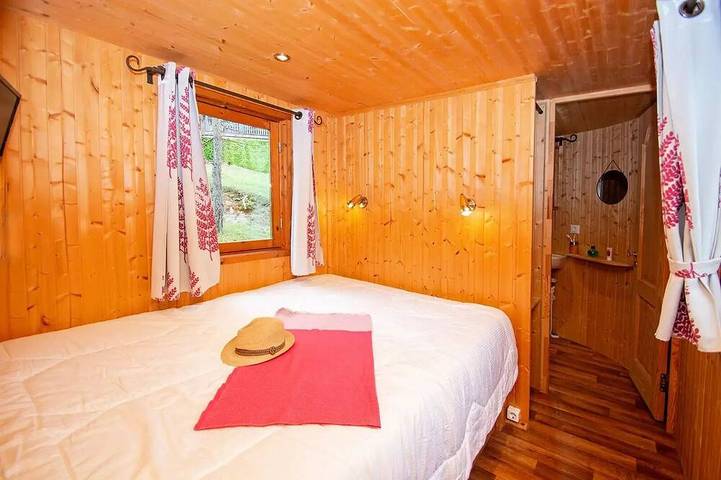 Gîte pour 2 personnes, avec Terrasse et Piscine à La Salle-en-Beaumont - 2