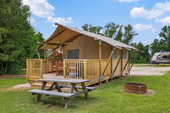 Camping für 4 Personen, mit Terrasse und Seeblick sowie Pool, mit Haustier in Texas