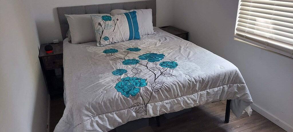 Timy Home near Wolf Creek Marina & multiple boat ramps with a full kitchen in Lake Cumberland