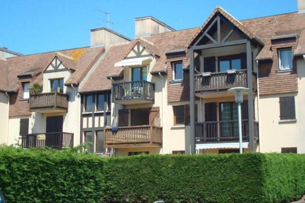 Appartement entier, Appartement lumineux, 150m de la mer, wifi gratuit in Ouistreham, Région de Caen