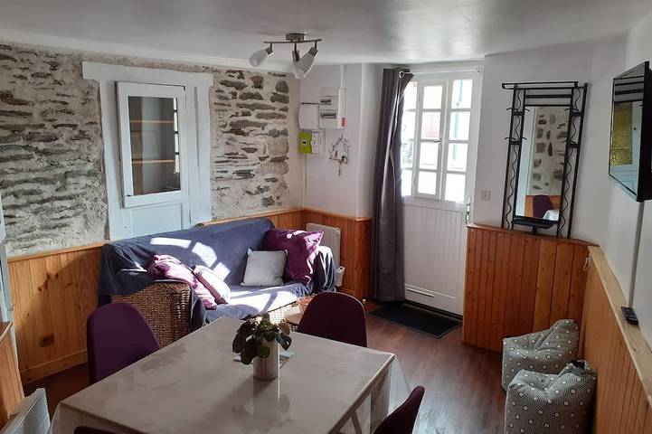 Angel's'unusual 2-star gîte in the heart of Josselin in Josselin, Pontivy und Umgebung