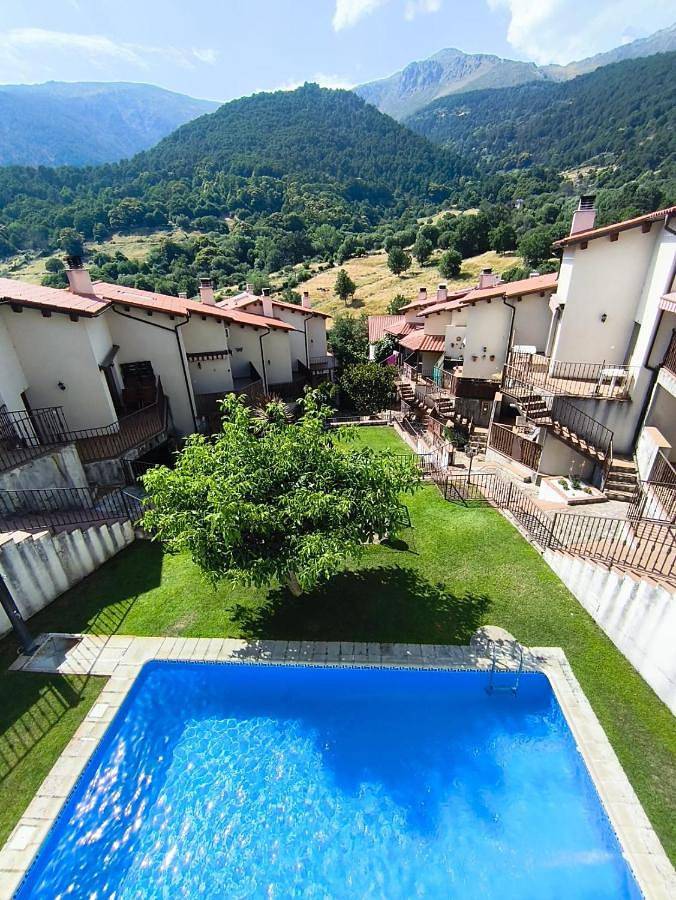 Gîte pour 6 personnes, avec Balcon et Terrasse ainsi que Piscine et Vue à Mijares