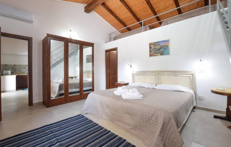 Accogliente appartamento con piscina e terrazza, vicino a Gaggi - WiFi gratuito e aria condizionata in Gaggi, Provincia di Messina