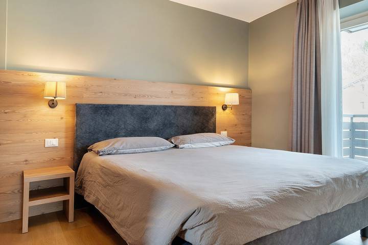 Gelso Bianco: spacious apartment with 35 sqm terrace and balconies in Dorsino, Brenta group