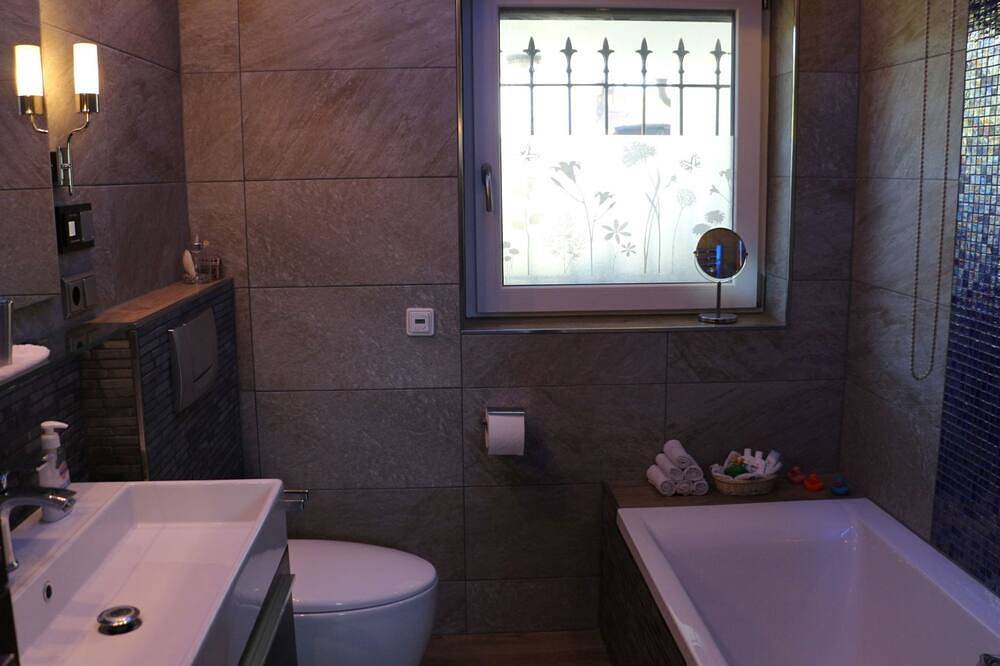 Ganze Wohnung, Maisonette Deluxe by Fewo-Amperland in Olching, Oberbayern