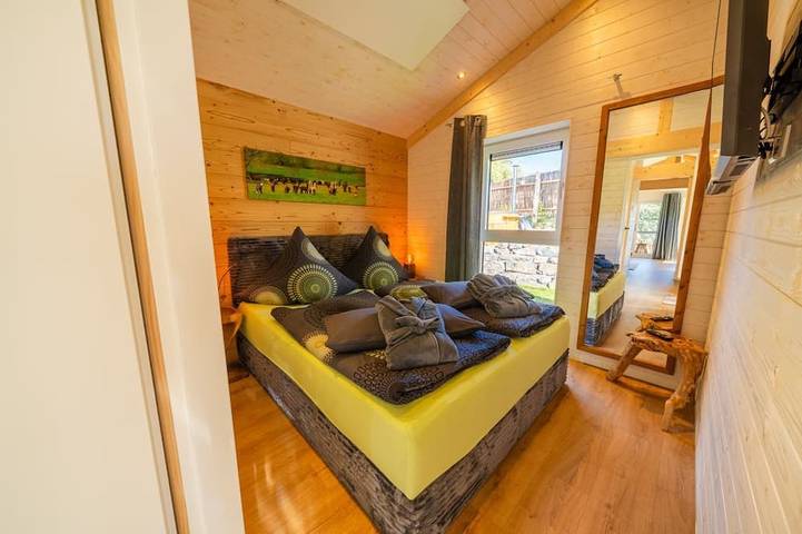 Mini-Chalet \"Heartbeat Of Alpacas\" - exklusiv mit Hot Pott und Hobbitsauna in Oederan, Chemnitz und Umgebung