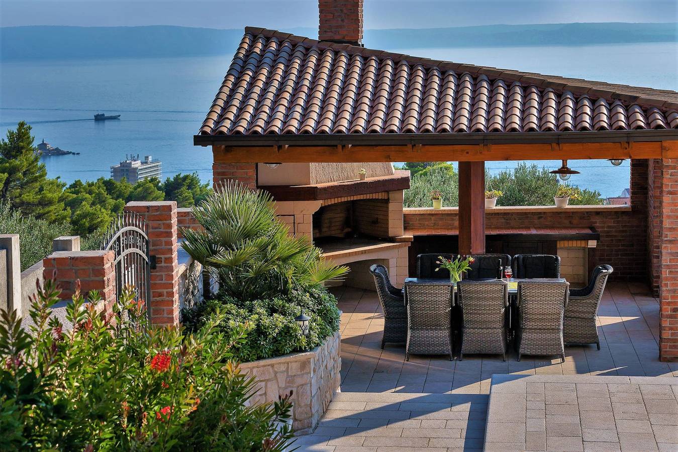 Villa Vikki mit Pool und Meerblick in Makarska, Makarska Riviera