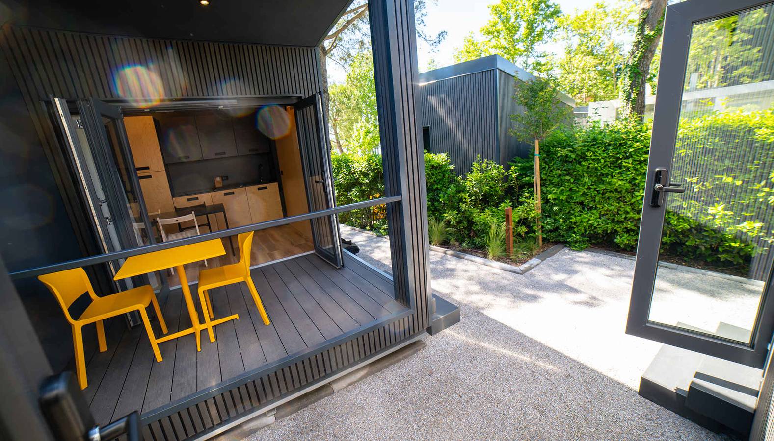 Mobilehome mit Klimaanlage und Holzveranda in San Felice del Benaco, Gardasee-Berge