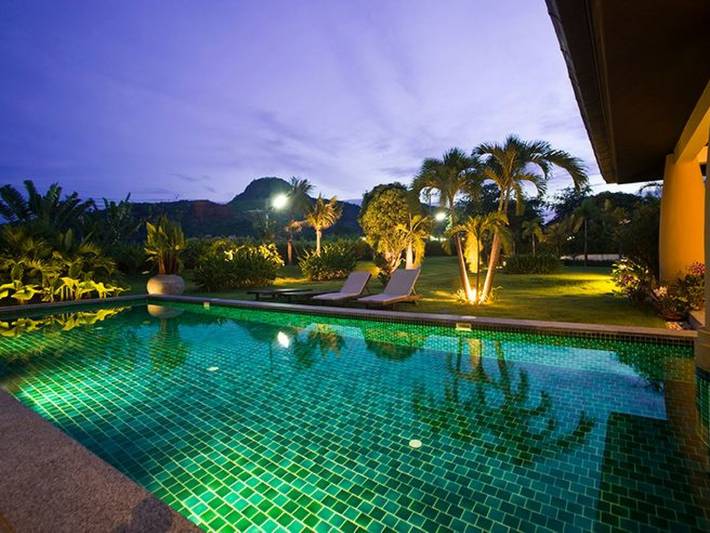Holiday home for 8 people, with garden and pool as well as terrace in Hua Hin