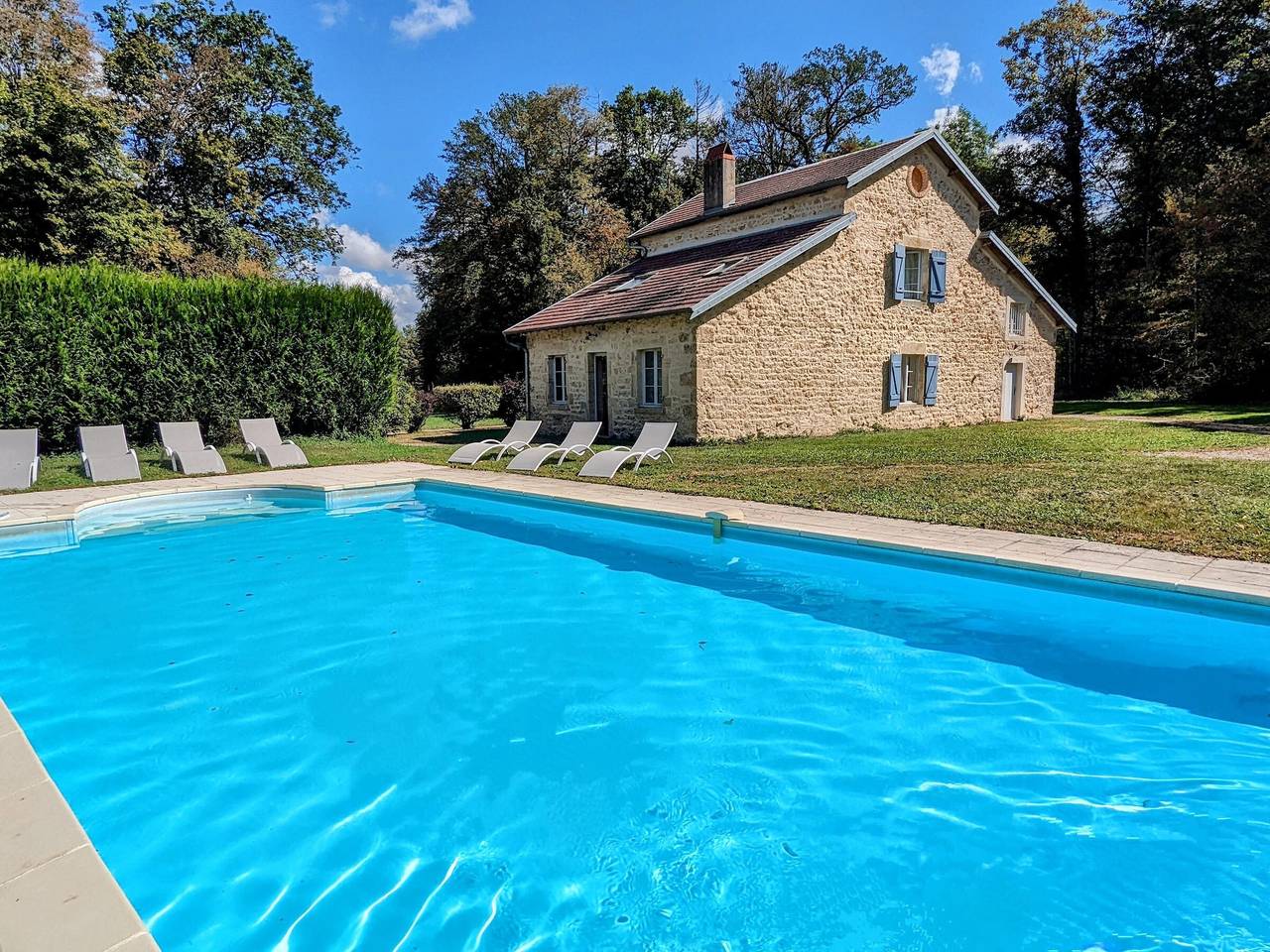 Peaceful Forest House with Pool and Pets Allowed in Gray, Haute-Saône