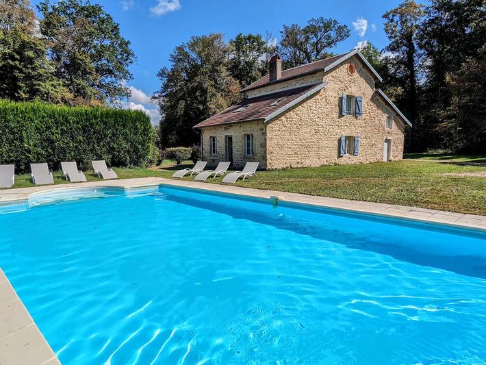 Maison forestière paisible avec piscine et animaux admis in Gray, Haute-Saône