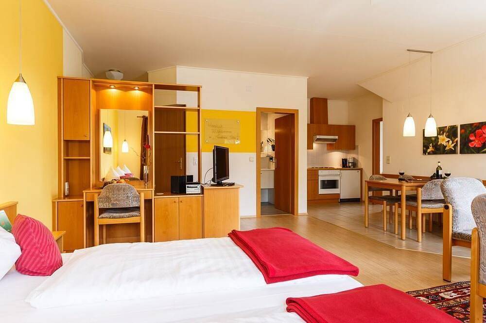 Ganze Wohnung, Landhaus Luka - Appartement Typ 3 \"Holunderblüte\" in Mörbisch am See, Leithaberg