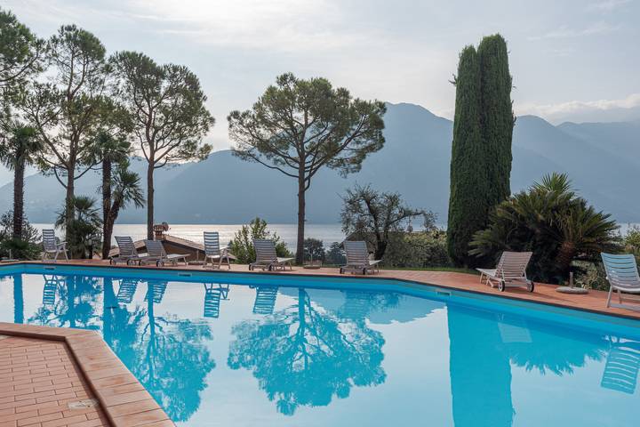 Ferienwohnung für 4 Personen, mit Seeblick und Terrasse sowie Pool - 1