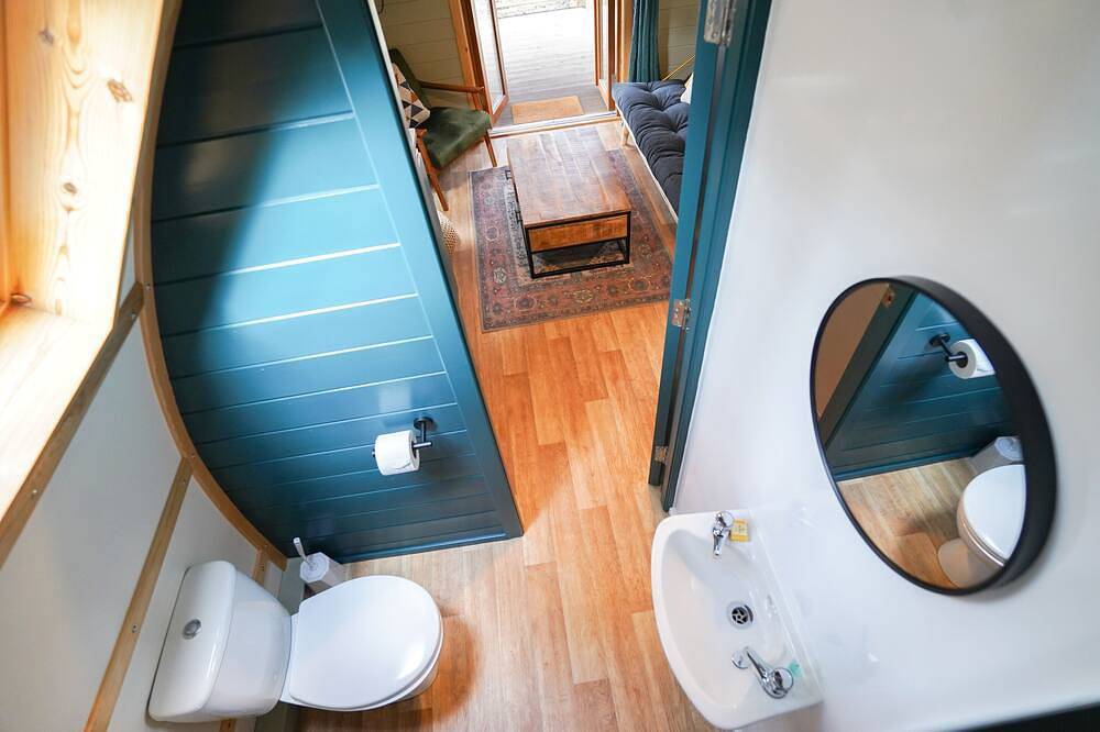 Supérieure-Hot Tub-Cabine-Sdb privée avec douche in Weston (Lincolnshire), Lincolnshire