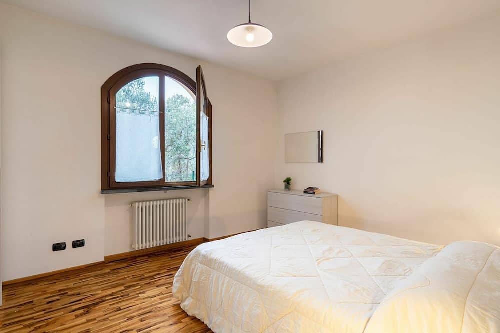 Ferienhaus mit Klimaanlage,  W-Lan, Whirlpool, Tv, Innenhof, Haustiere erlaubt, Panoramablick in Cisano sul Neva, Riviera di Ponente