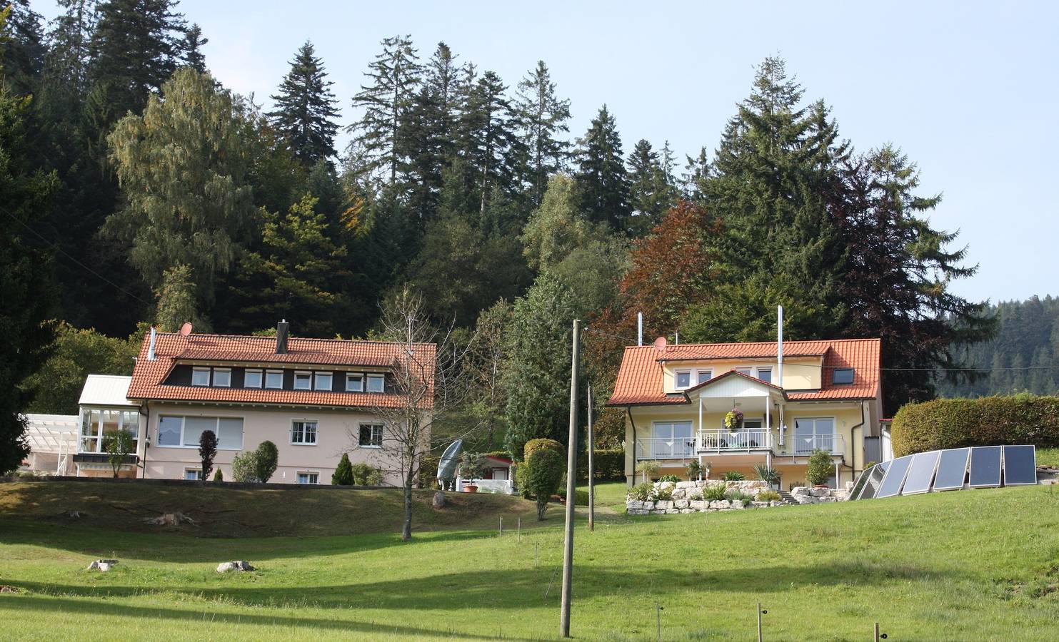 Ganze Wohnung, Ferienwohnung Enztalblick mit privater Terrasse, Gemeinschaftsgarten und Wi-Fi in Enzklösterle, Nordschwarzwald