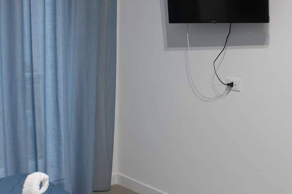 Located in downtown area, renovated in 2021 in contemporary style in Pietramontecorvino, Foggia Province