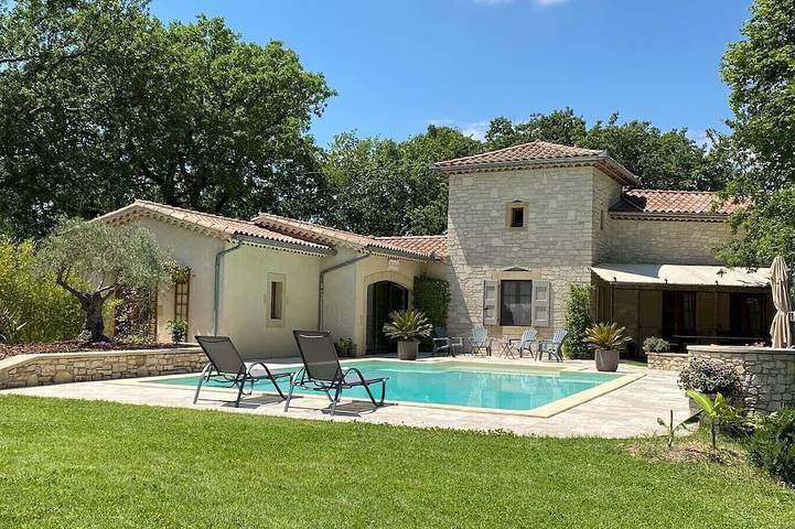 Gîte pour 10 personnes, avec sauna ainsi que jardin et piscine à Saint-Hilaire-de-Brethmas