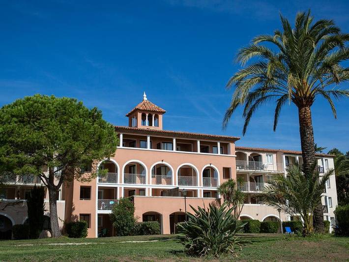 Camping für 4 Personen, mit Terrasse in Grimaud - 4