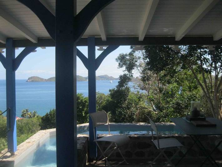 Location de vacances pour 2 personnes, avec vue ainsi que jardin et piscine à Terre-de-Bas - 3