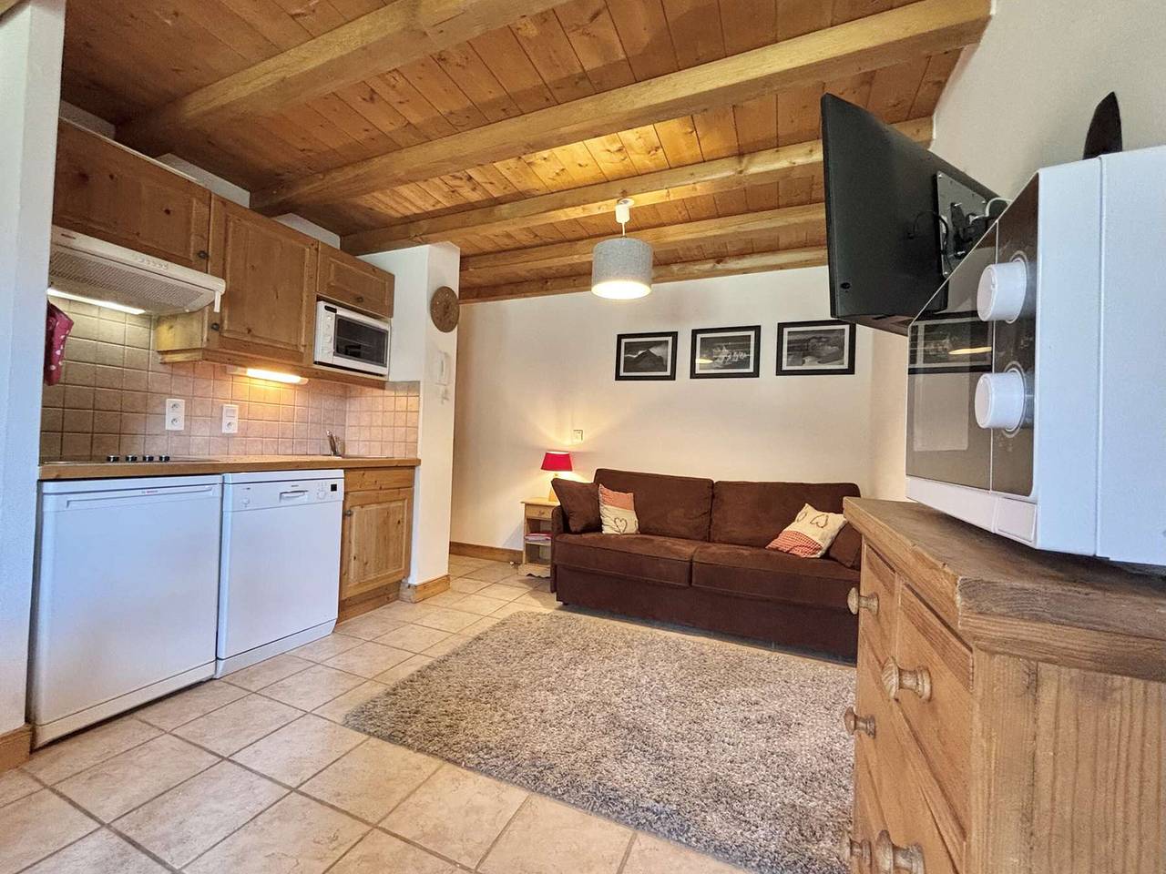 Entire apartment, 3-room apartment in Crest-Voland, 7 people, parking in Cohennoz, Albertville region
