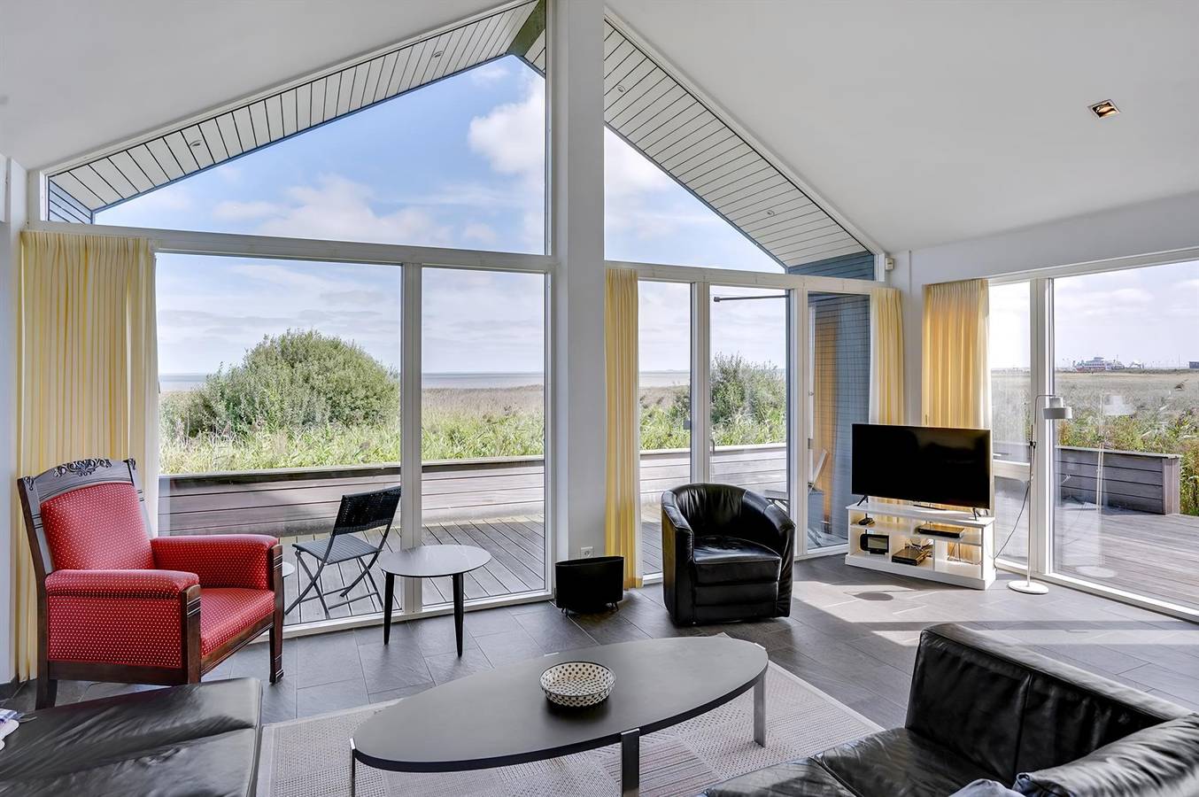 Amazing home in Rømø w/ 4 Bedrooms, Sauna and Wifi in Sønderstrand, Tagholm