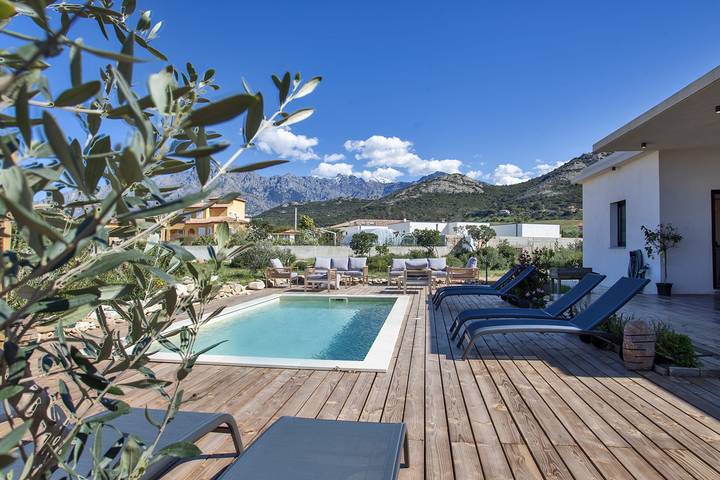 Location de vacances pour 6 personnes, avec jardin et piscine, adapté aux familles à Calenzana - 3