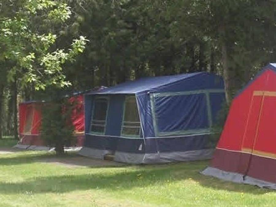 Camping La Perle - Tente 4 personnes - Tente Bungalow Retro in Saint-Médard-la-Rochette, Région d'Aubussargues