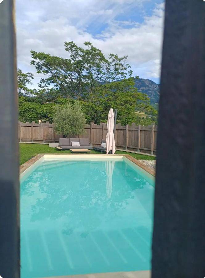 Location de vacances pour 4 personnes, avec Terrasse ainsi que Jardin et Piscine à Grésy-sur-Aix - 3