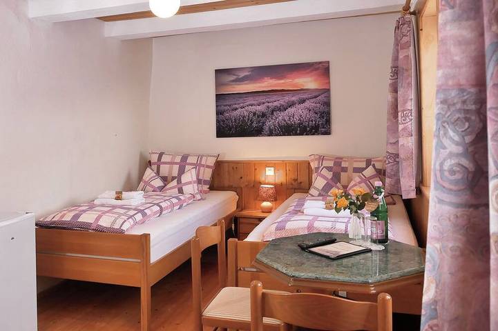 Uriger 4-Seitenhof in der Mitte Deutschlands am Südharz, Kyffhäuser & Eichsfeld in Hohenstein (Nordhausen), Nordthüringen (Deutschland)