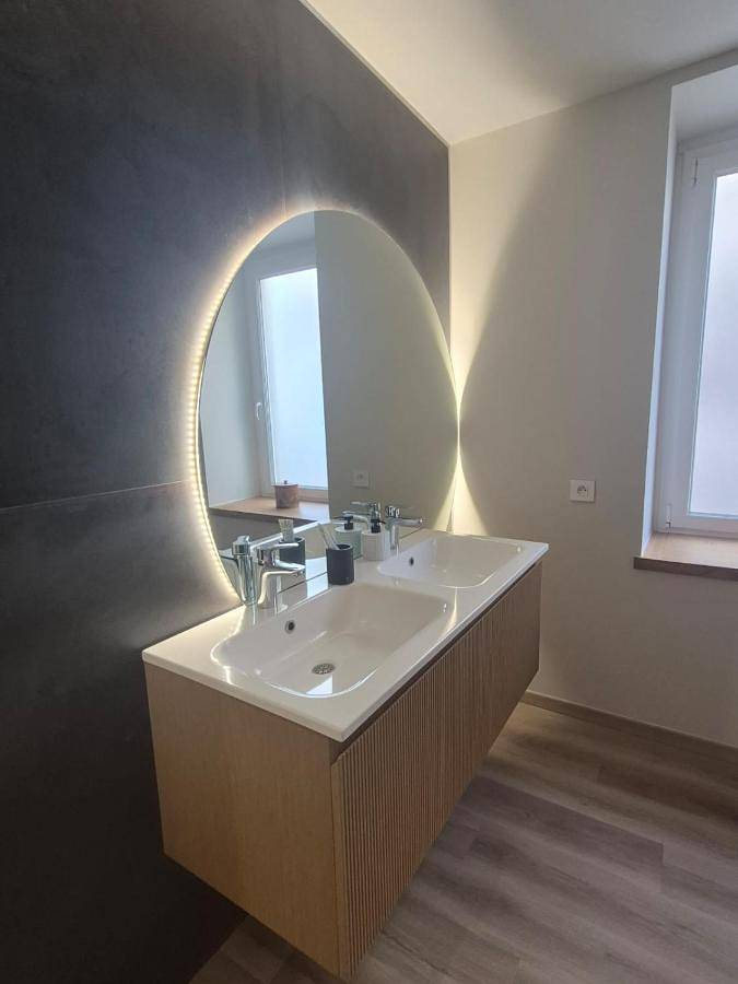 Gîte pour 2 personnes, avec jardin et vue à L'Abergement-de-Varey - 2