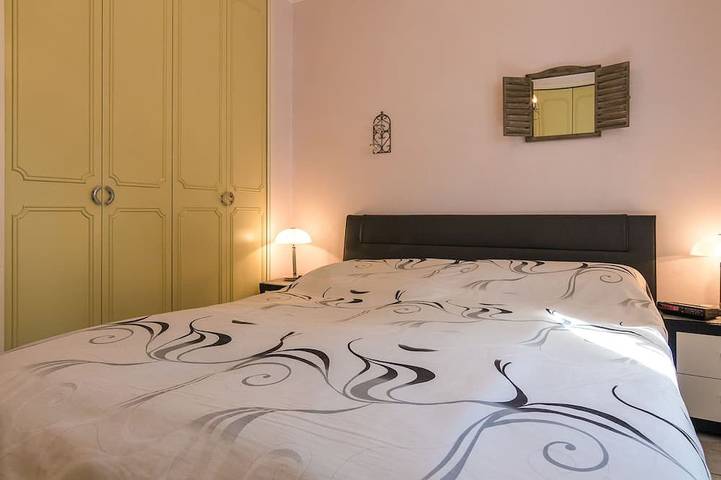 Location de vacances pour 7 personnes, avec terrasse ainsi que piscine et jardin à Nadaillac-de-Rouge - 2