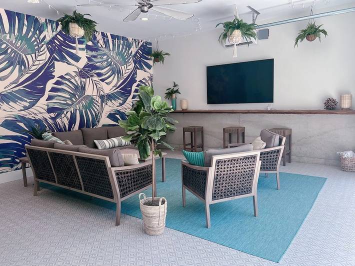 Vacation rental for 16 people, with yard and hot tub in Michigan City