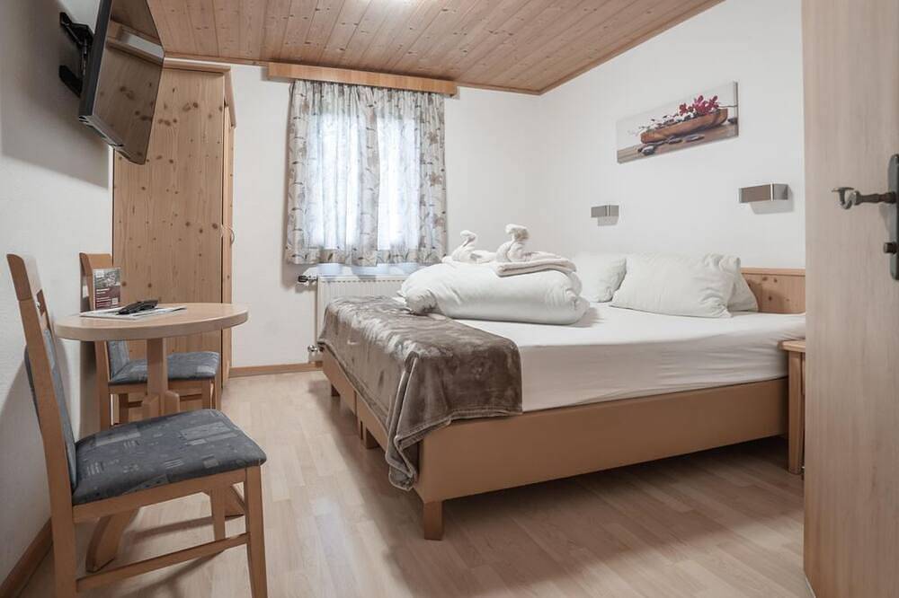 Standard room 3, shower/Wc, from 4 nights half board - Berggasthof Bärnstatt in Scheffau am Wilden Kaiser, Wilder Kaiser